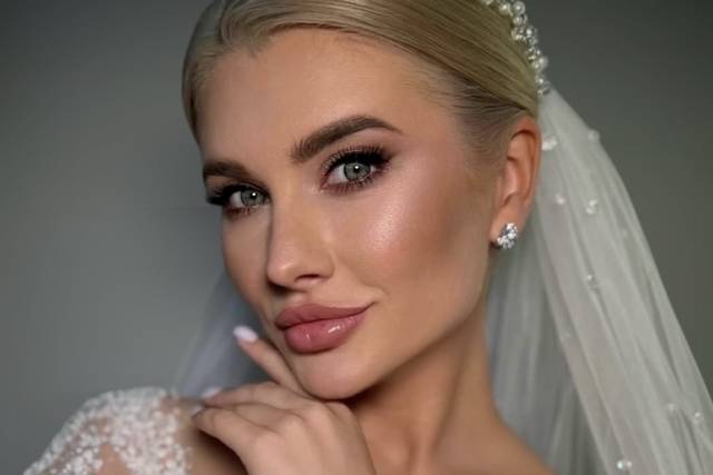 Modern bridal beauty