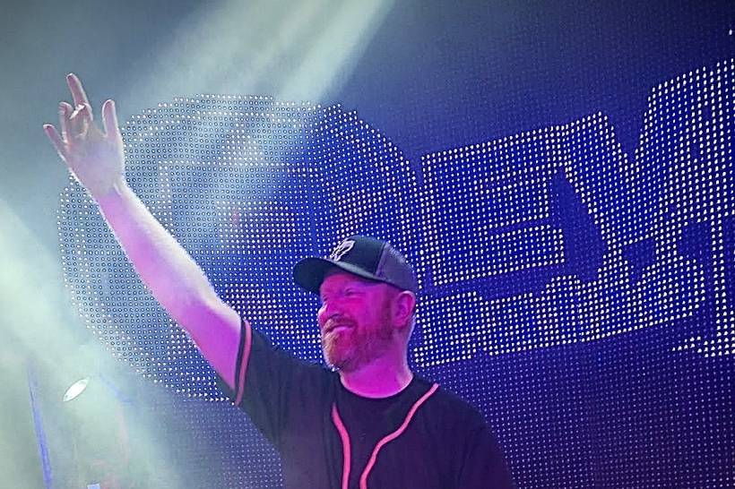 Hands Up!!!