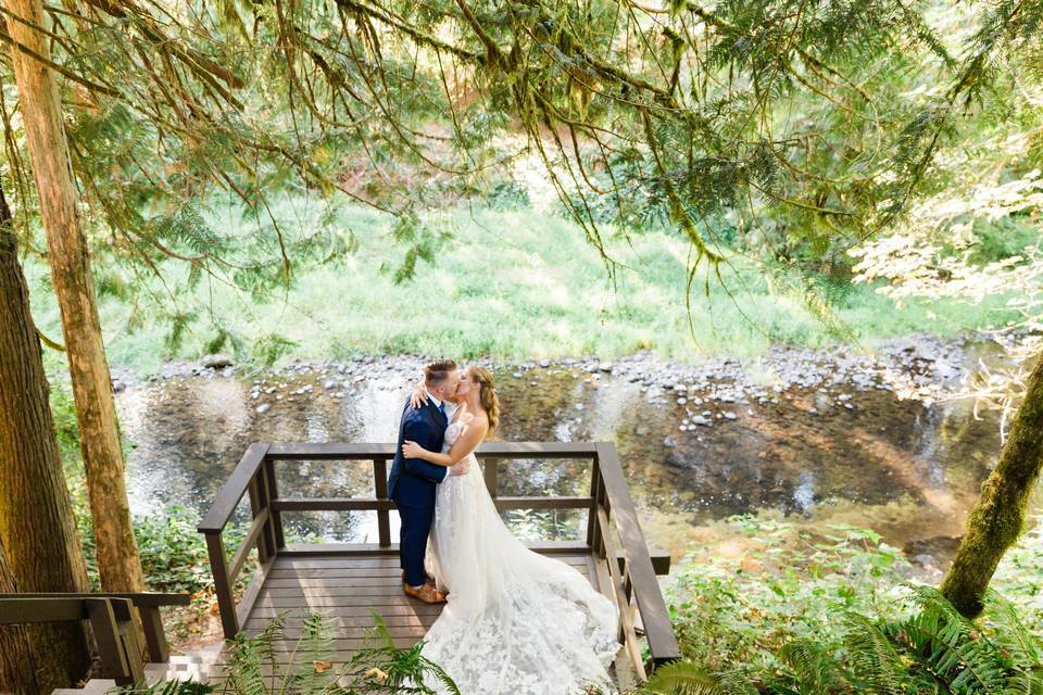 Kissing at the Creek