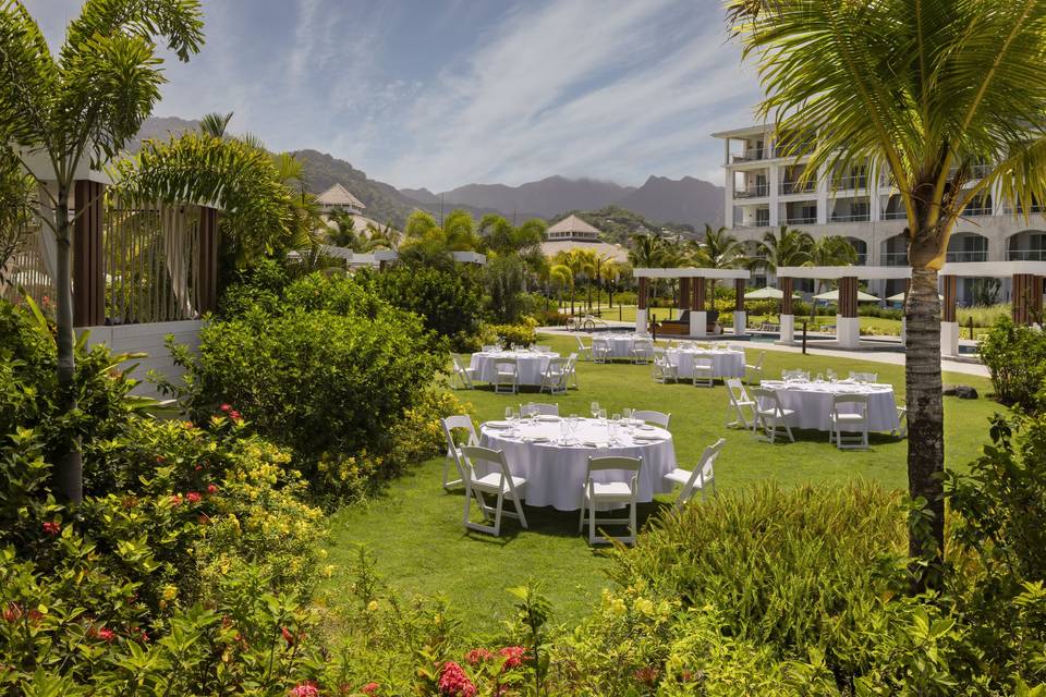 Travel Advisor Asset-SSV-Groups-Crescent-Beach-Dining.jpg