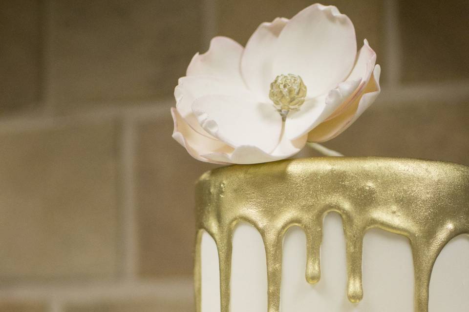 Gold drip wedding cake