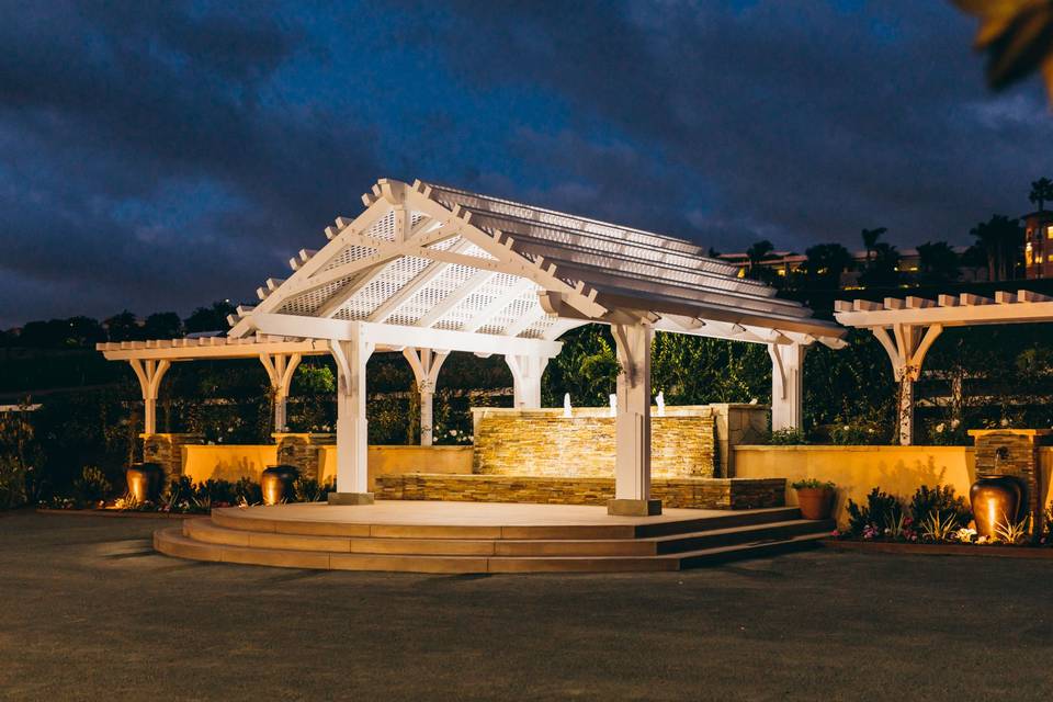 The wedding arbor and waterfall at night | Vacay Photo