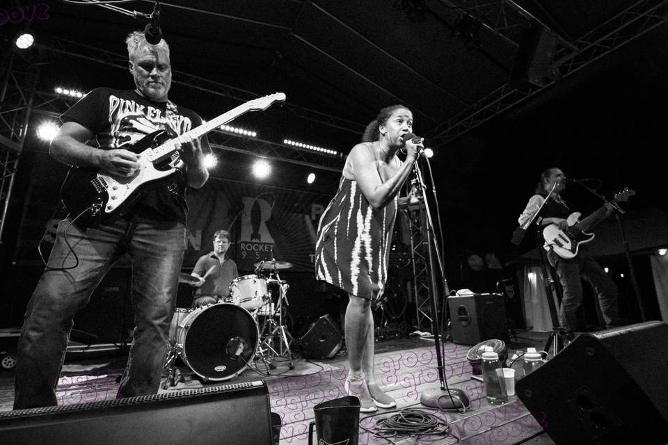 Groove band