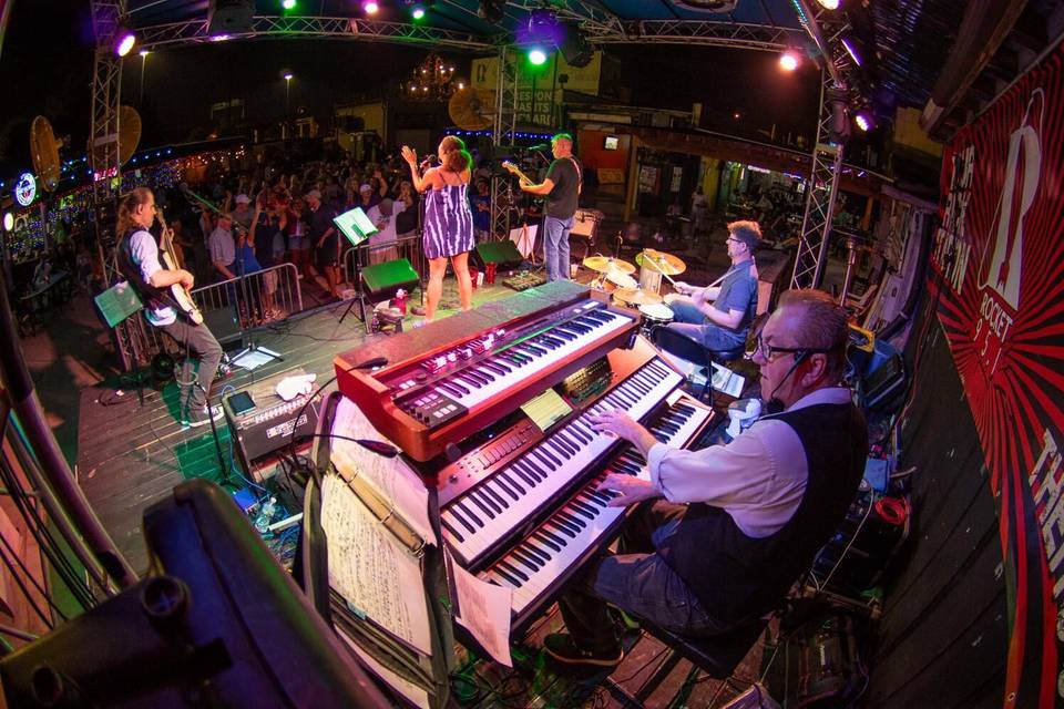 Groove band