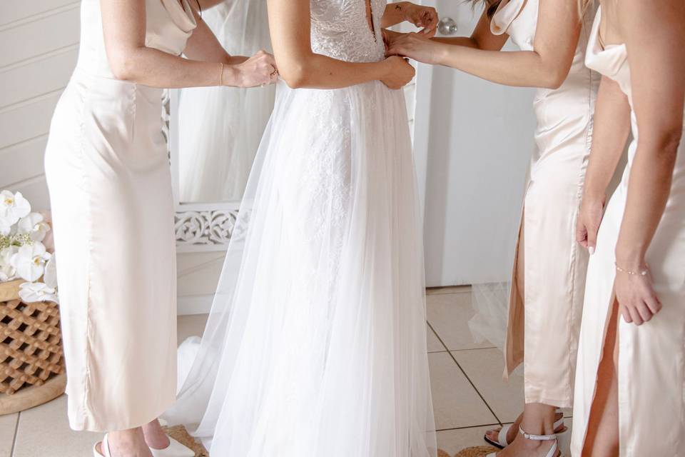 Bridesmaids Getting Ready