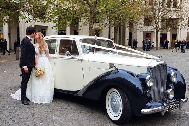Hunt & Hire Luxury Transportation