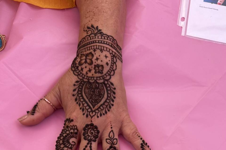Love Aum Henna Creation