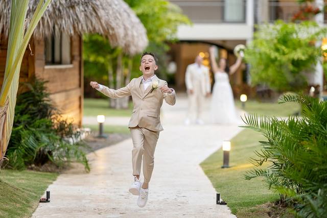 Dreams Flora ring bearer