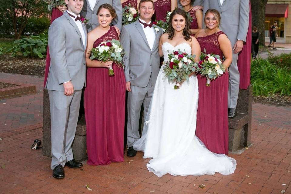 The couple with the bridesmaids and groomsmen