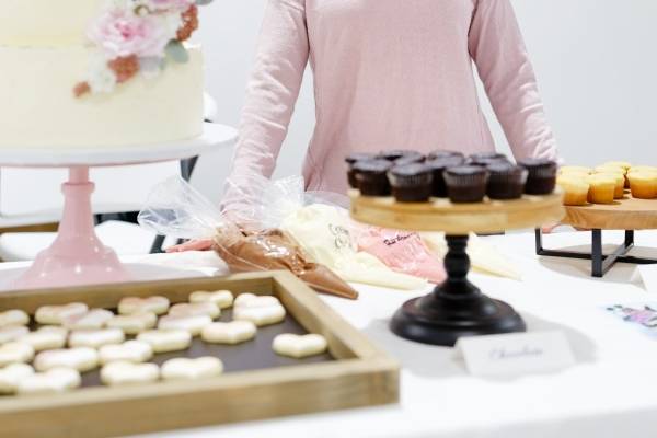 Short & Sweet Cakes by Lindsay