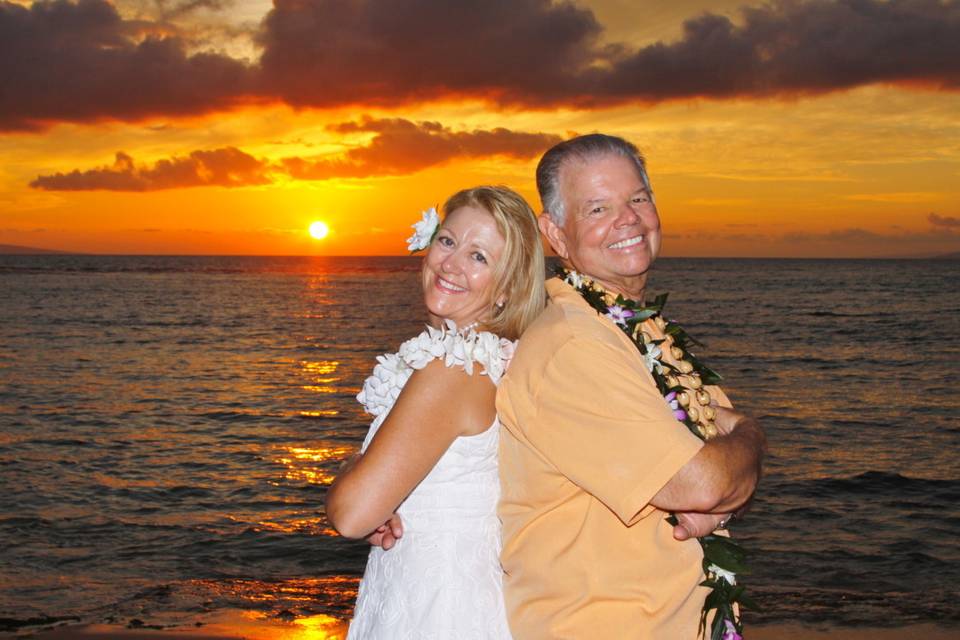 Maui sunset wedding couple