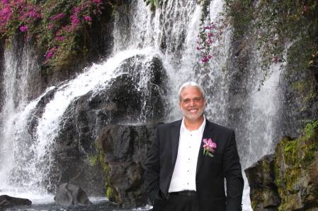 groom at grand waterfall