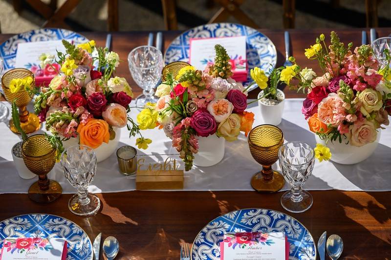 Awesome colorful tablescape