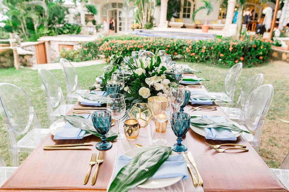 Beautiful tropical tablescape