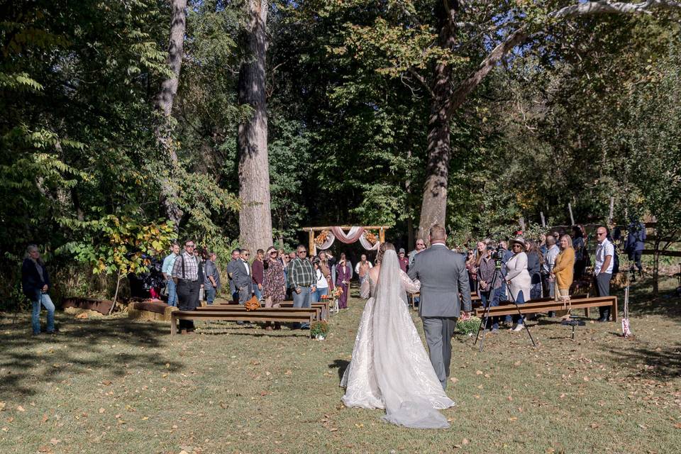 Outdoor fall ceremony