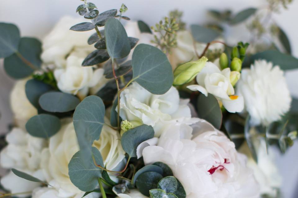 Elegant white florals