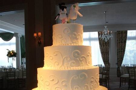 Four tier cake with black linings