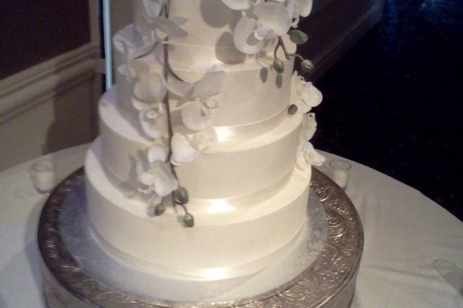 Four tier cake with white flowers