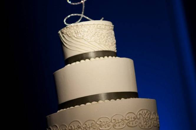 Four tier cake with black linings