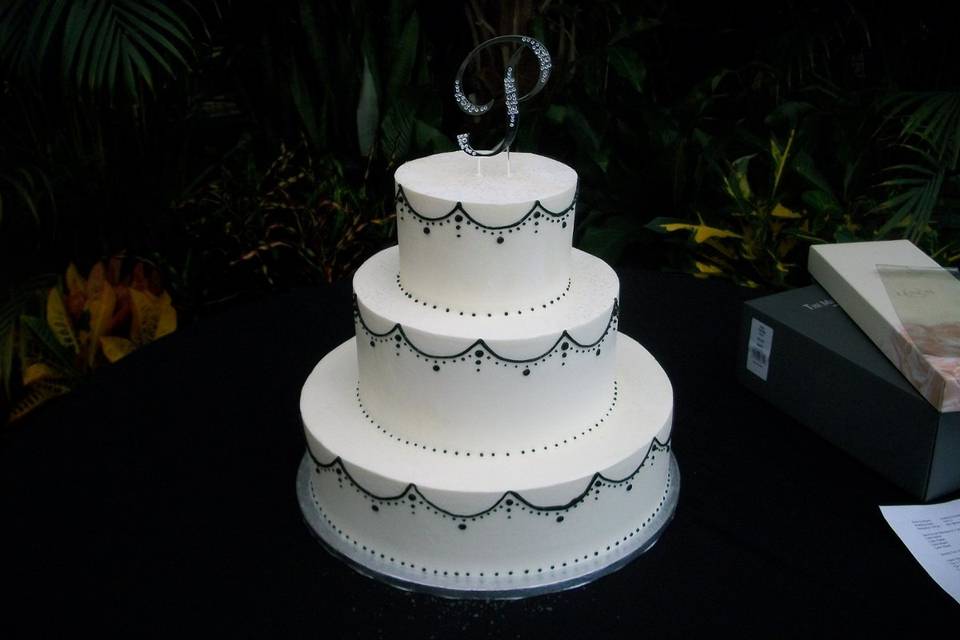 Three tier round cake