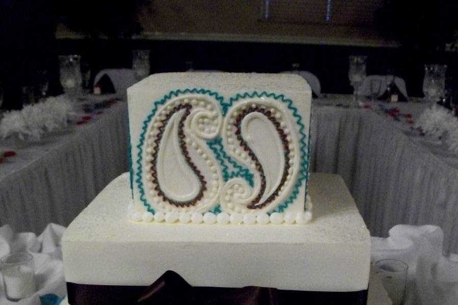 Four tier cake with white flowers