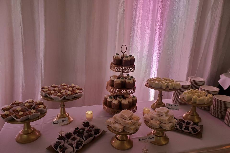 3-Tier Silver Confetti