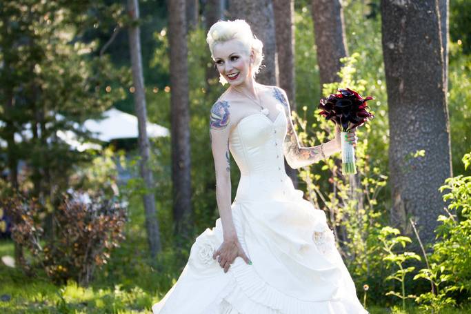 Ivory corset w/matching skirt