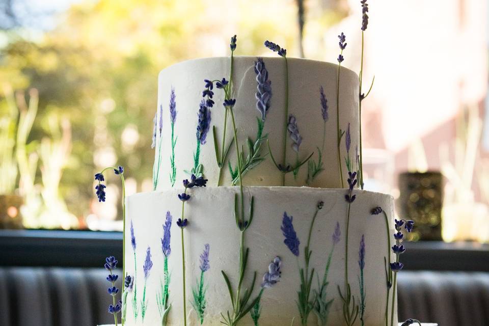 Cake with lavender
