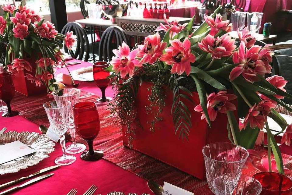 Bold Colors Table Scape