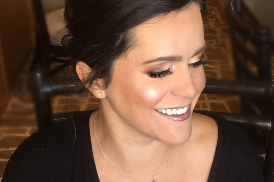 Matte eyes and glowy skin is always an amazing combo! This is perfect for those who just want something simple on the eyes and a poreless, glowy looking skin finish.