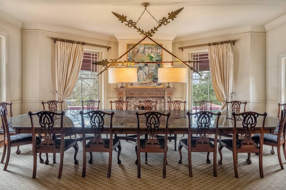 Grand dining table