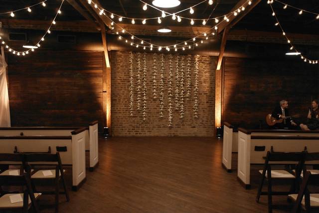 Wedding ceremony - beautiful lilies as an backdrop for a beautiful couple