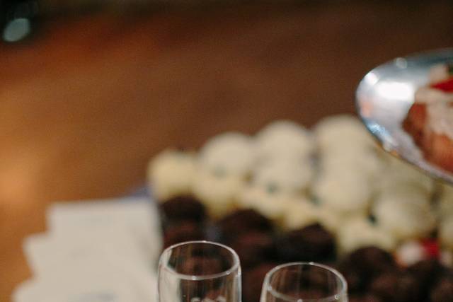 Cake table - champagne toast