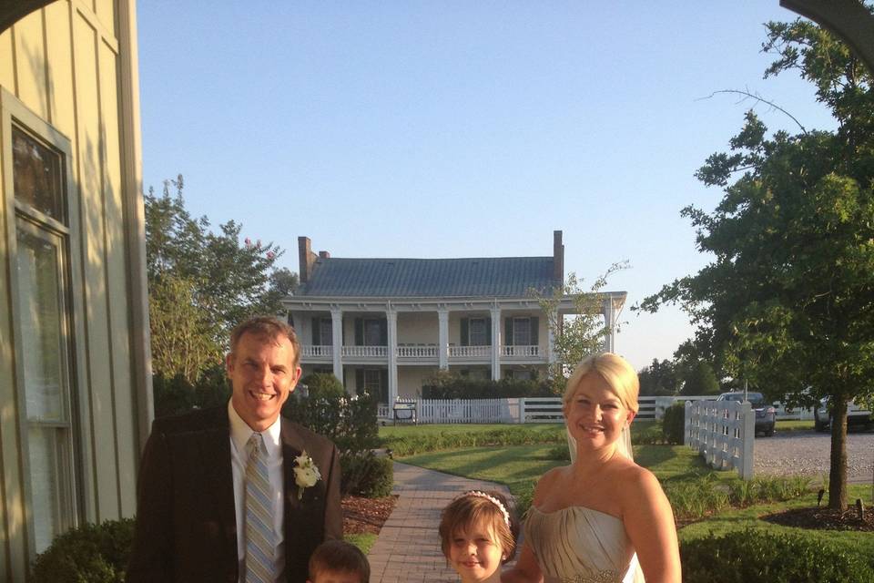 Beautiful family - carnton plantation is a magical wedding venue