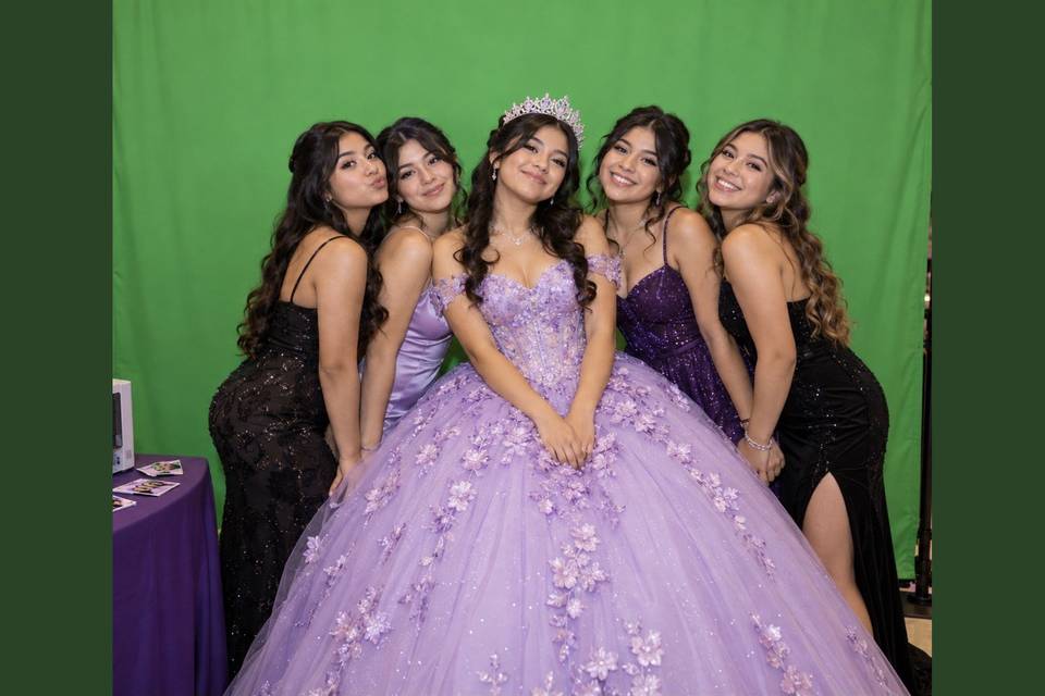 23_Sweet16_Green_Screen.jpg