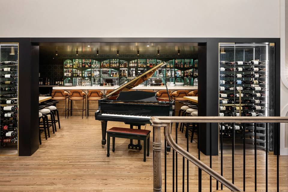 Bar & piano