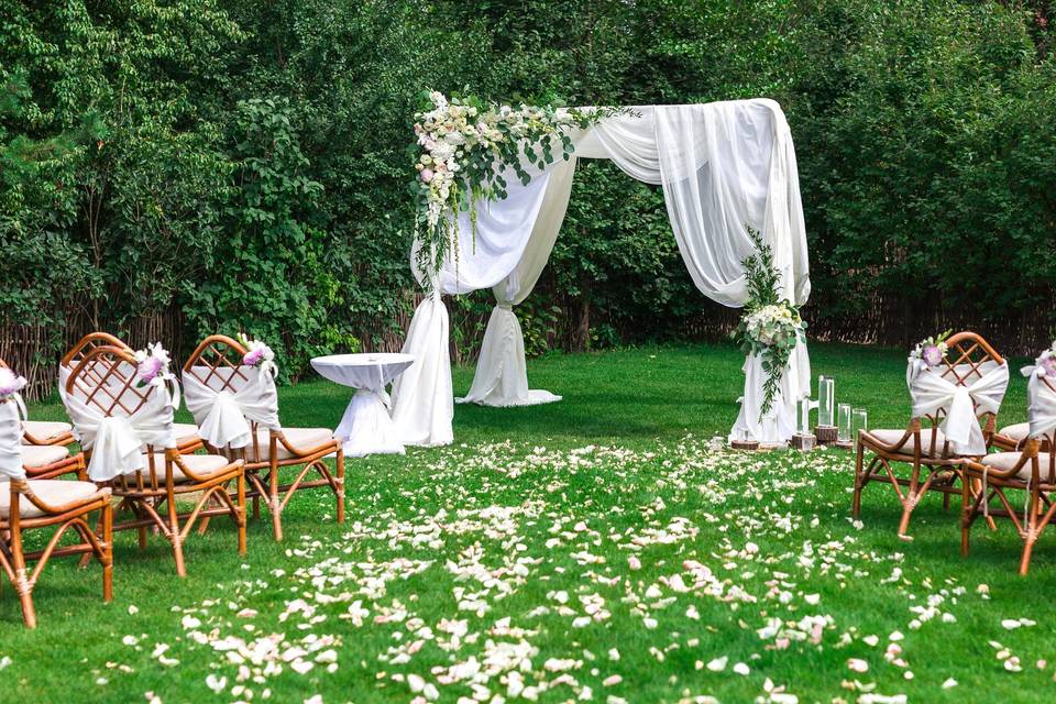 Luxury ceremony setup