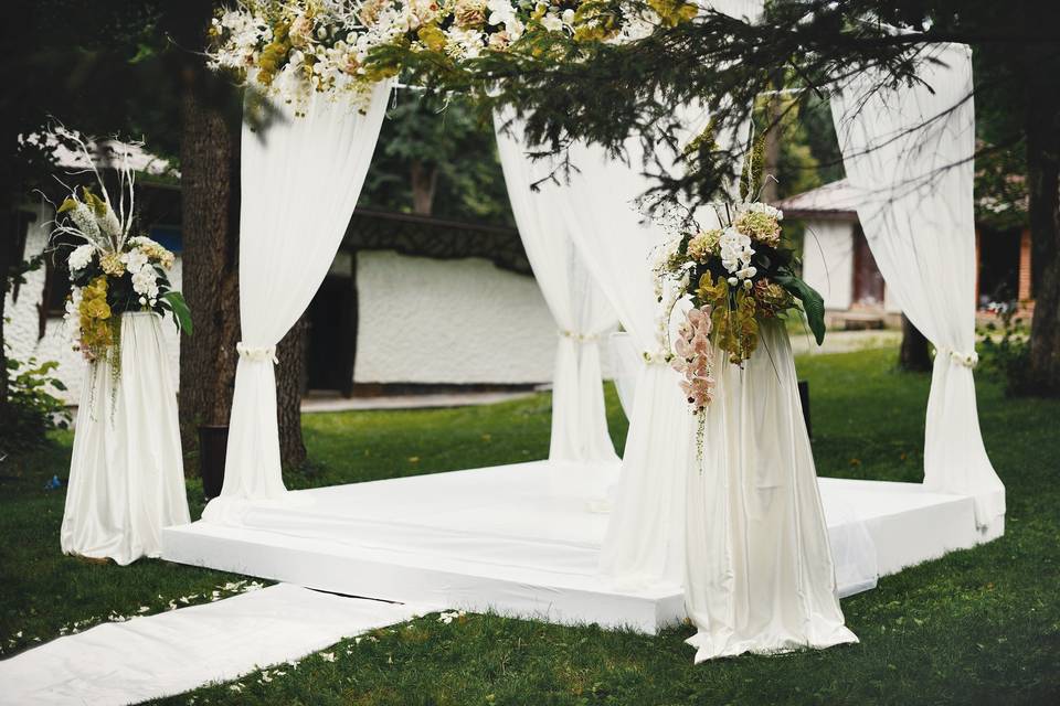 Canopy ceremony setup