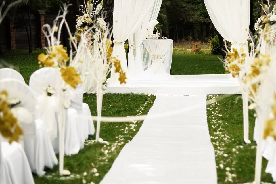 Canopy ceremony setup