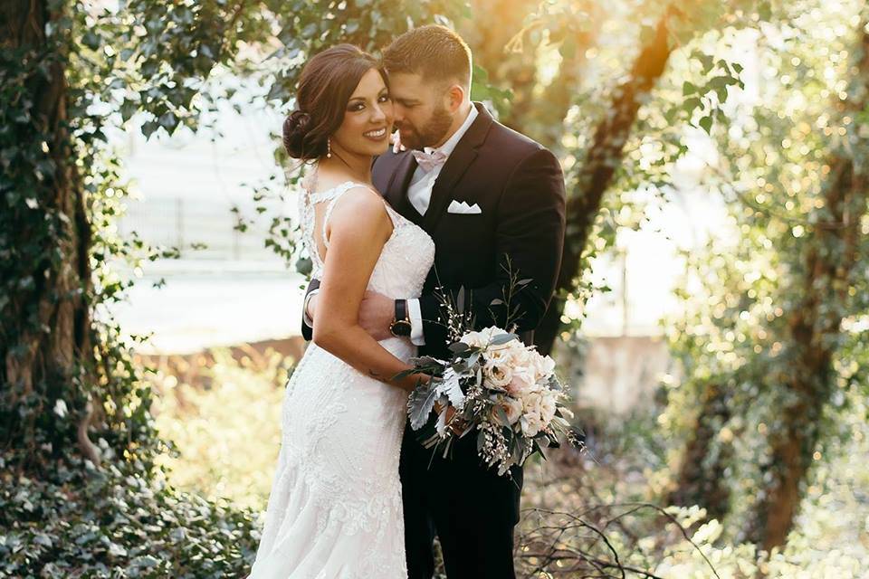 Newlyweds in the woods | Photo by Rani Vasquez