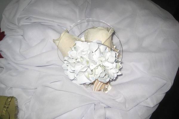 wedding boutonniere, wedding ceremonies, wedding flowers