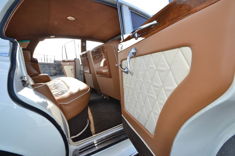 First Class Limousine