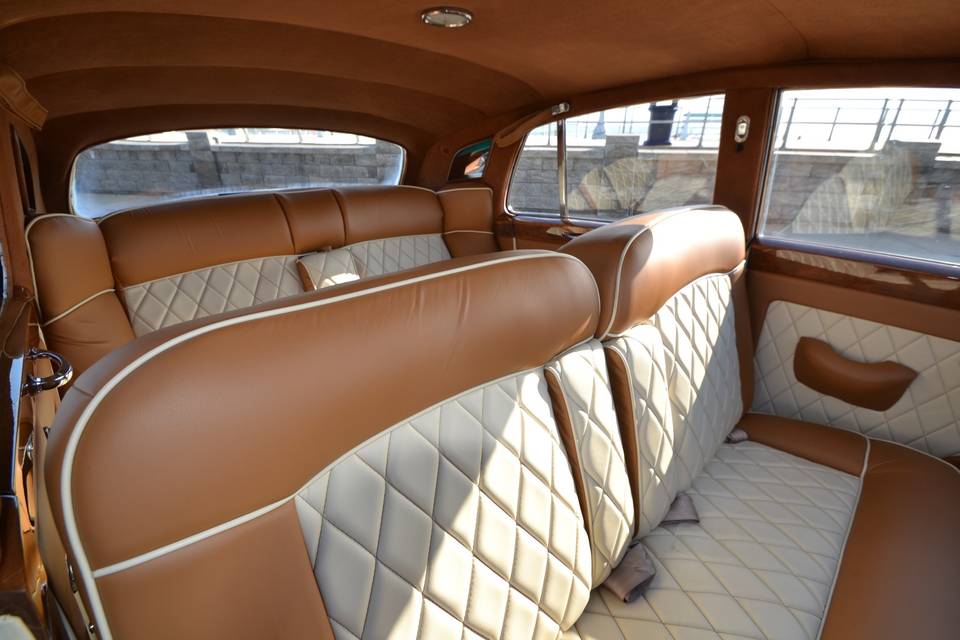 First Class Limousine