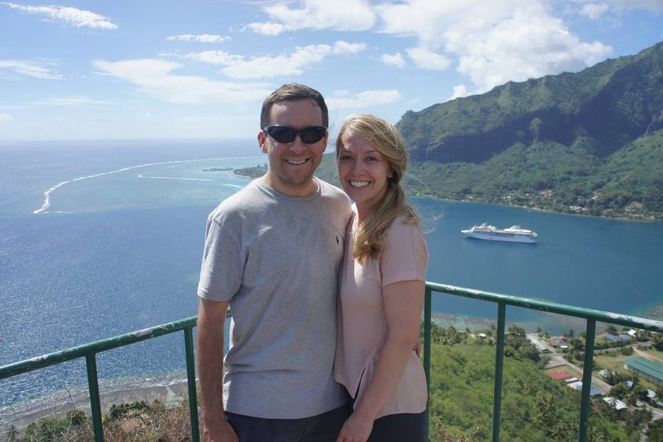 Honeymoon couple in Moorea (Tahiti)