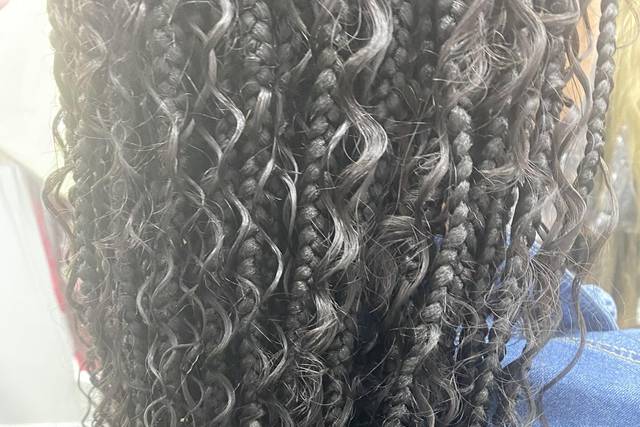 Medium Boho Knotless Braids –