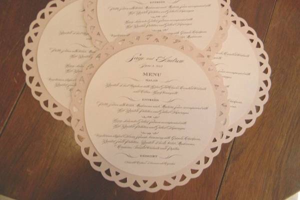 Custom Round menu, matted menu on diecut backing layer, custom colors to fit your event, fonts also changeable.We can also change diecut pattern if you would like,Email and lets talk