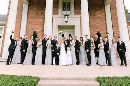 Newlyweds with the wedding attendants