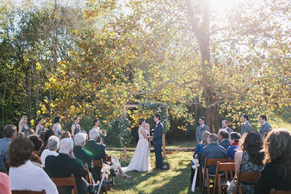 Outdoor wedding ceremony | Casey Brewer Photography