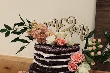 Naked cutting cake