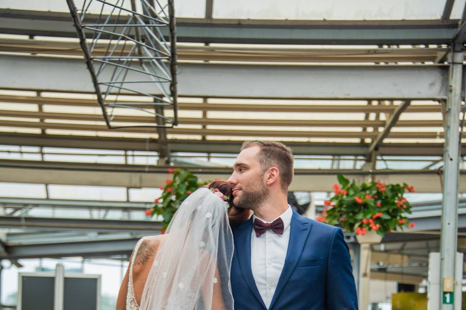 Greenhouse bridal portraits MI